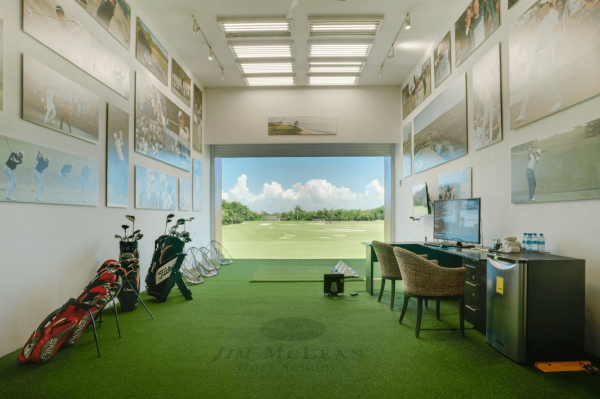 jim mclean golf academy instruction room with driving range